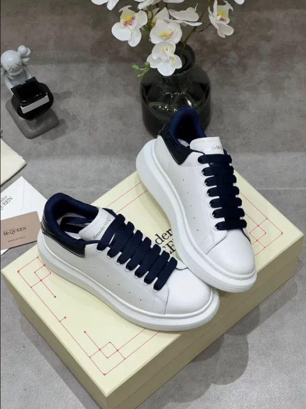 Alexander McQueen Oversized Sneaker - RAS41