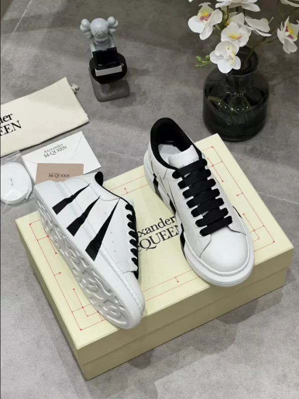 Alexander McQueen Oversized Sneaker - RAS45