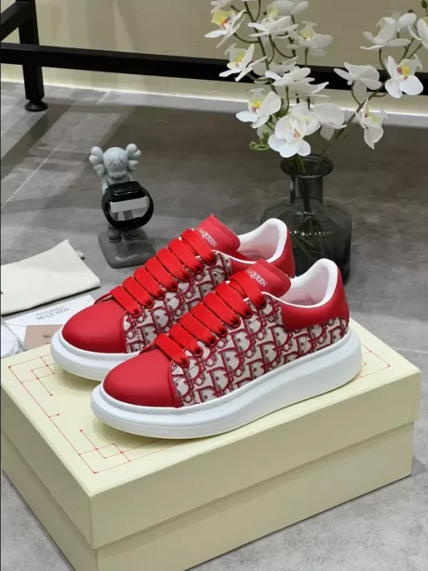 Alexander McQueen Oversized Sneaker - RAS55