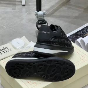 Alexander McQueen Oversized Sneaker - RAS57