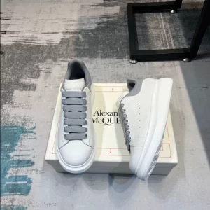 Alexander McQueen Oversized Sneaker - RAS12