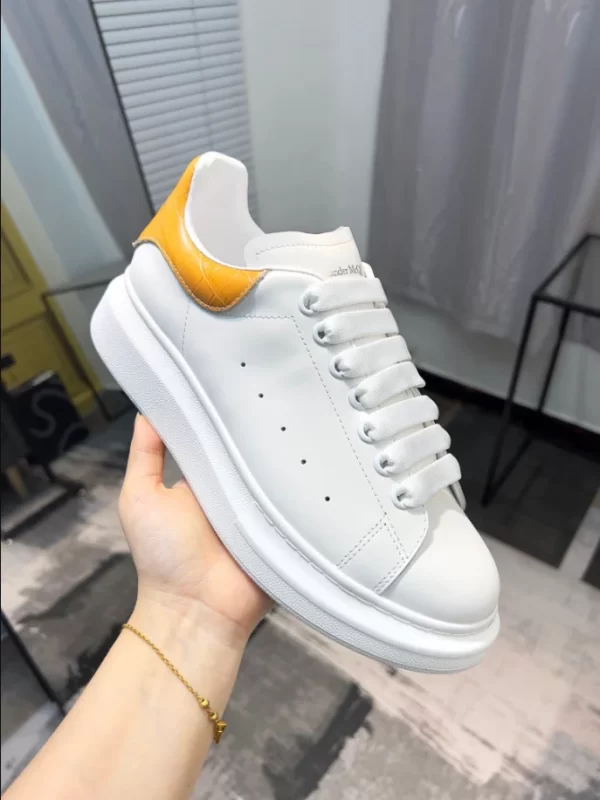 Alexander McQueen Oversized Sneaker - RAS18