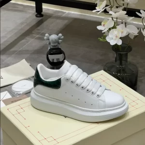 Alexander McQueen Oversized Sneaker - RAS35