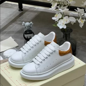 Alexander McQueen Oversized Sneaker - RAS37