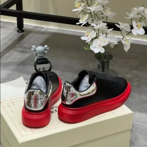 Alexander McQueen Oversized Sneaker - RAS27