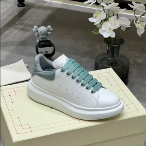 Alexander McQueen Oversized Sneaker - RAS40