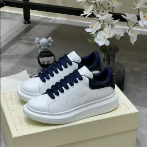 Alexander McQueen Oversized Sneaker - RAS41