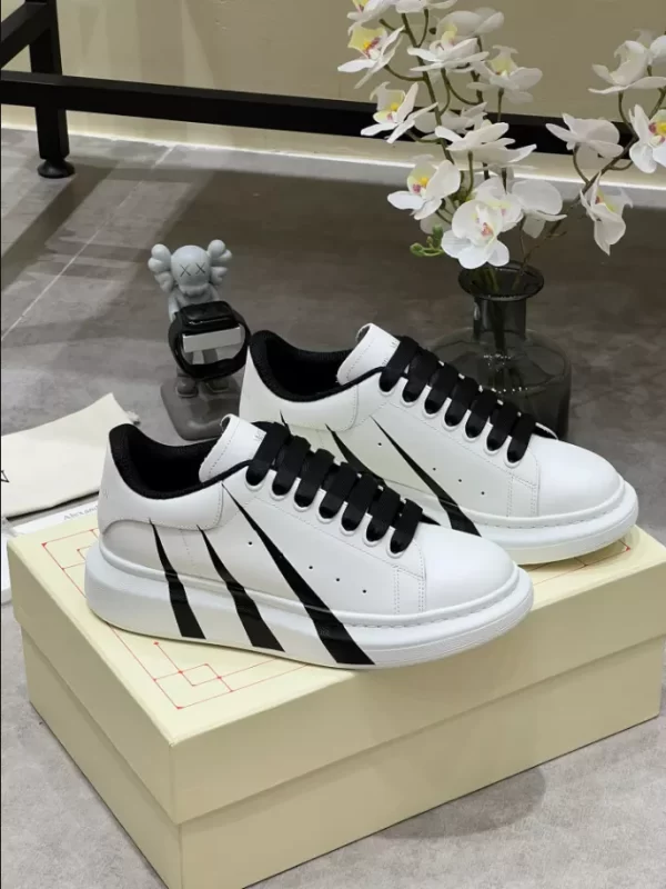 Alexander McQueen Oversized Sneaker - RAS45