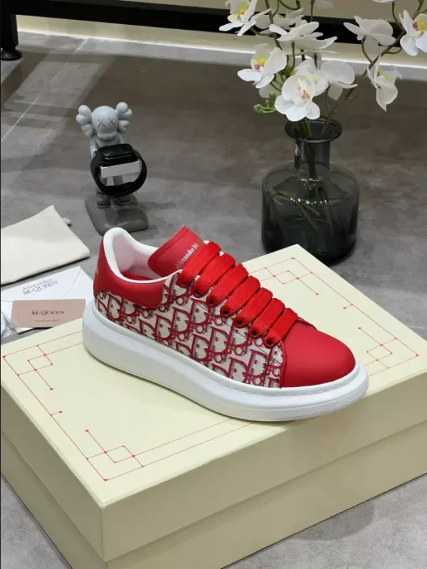 Alexander McQueen Oversized Sneaker - RAS55