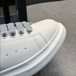 Alexander McQueen Oversized Sneaker - RAS12