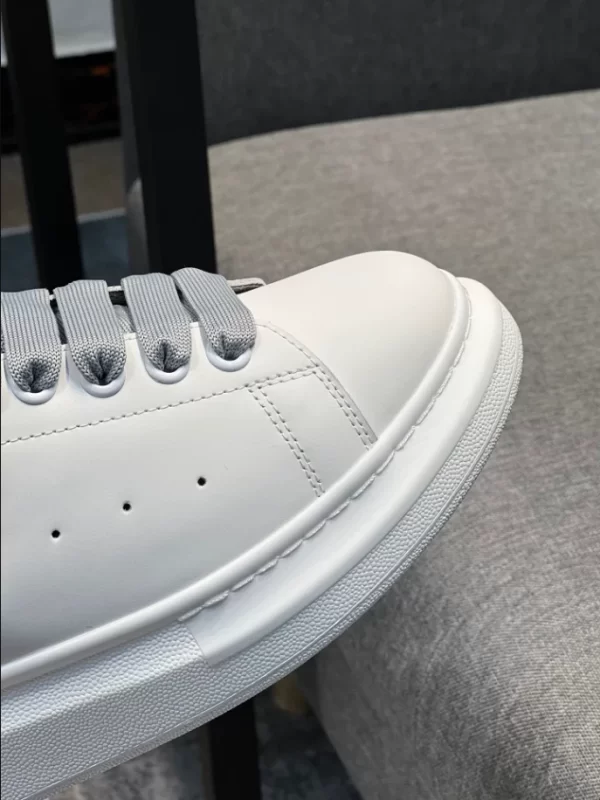 Alexander McQueen Oversized Sneaker - RAS12