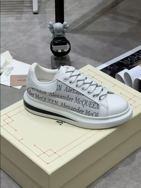 Alexander McQueen Oversized Sneaker - RAS58