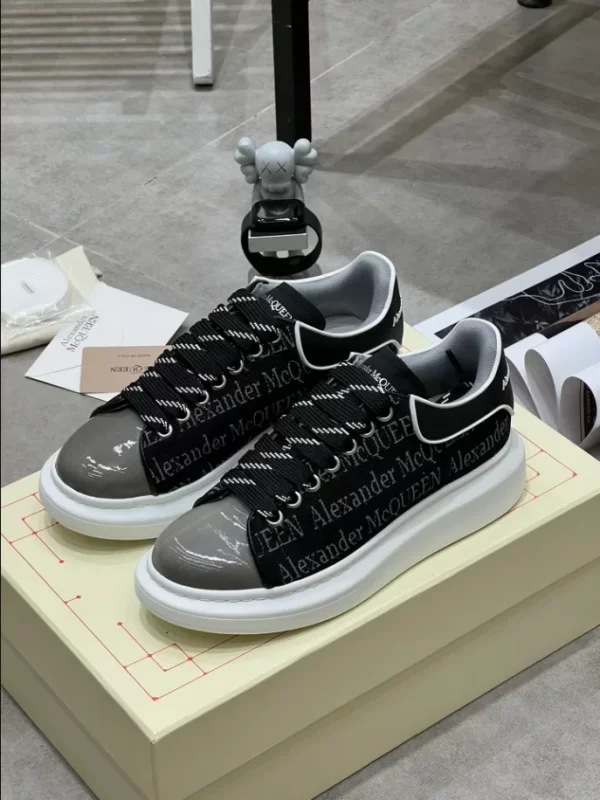 Alexander McQueen Oversized Sneaker - RAS63