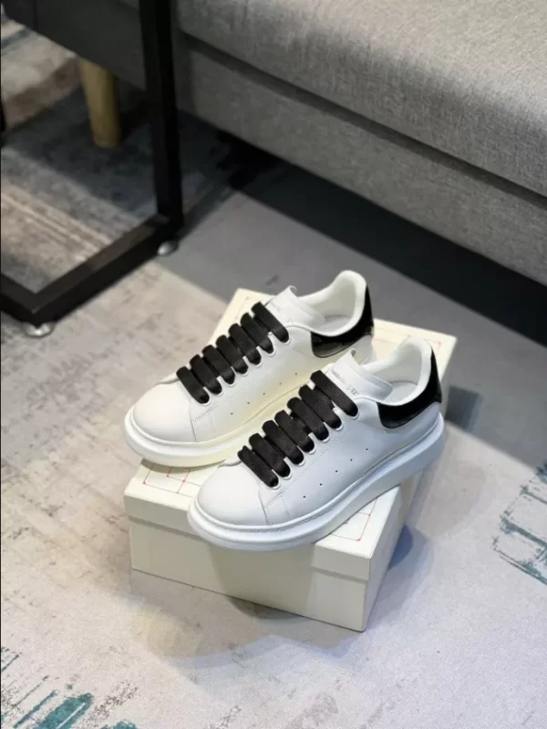 Alexander McQueen Oversized Sneaker - RAS14