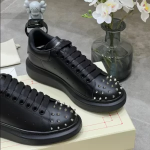 Alexander McQueen Oversized Sneaker - RAS30