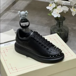 Alexander McQueen Oversized Sneaker - RAS30