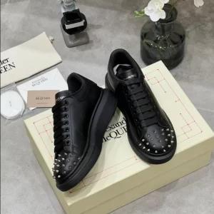 Alexander McQueen Oversized Sneaker - RAS30