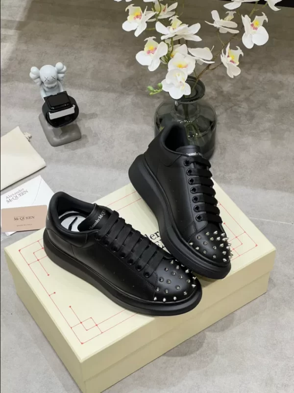 Alexander McQueen Oversized Sneaker - RAS30