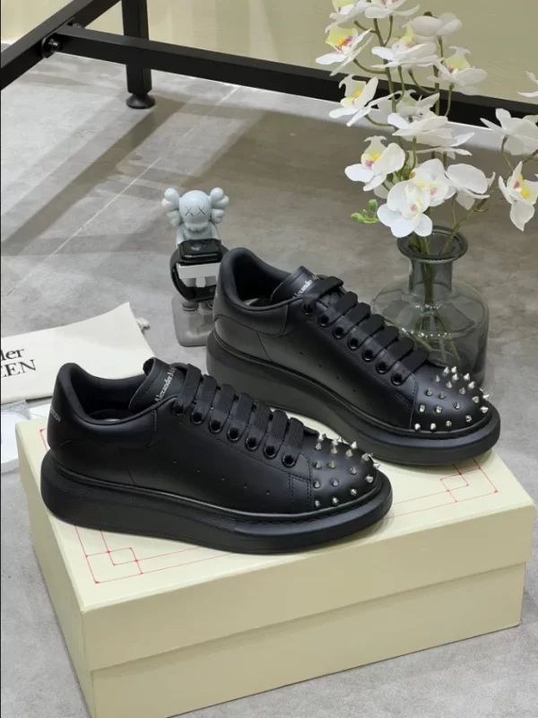 Alexander McQueen Oversized Sneaker - RAS30