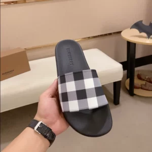 Burberry Check Slides - SB09