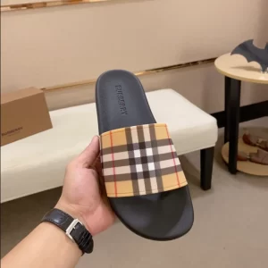 Burberry Check Slides - SB02