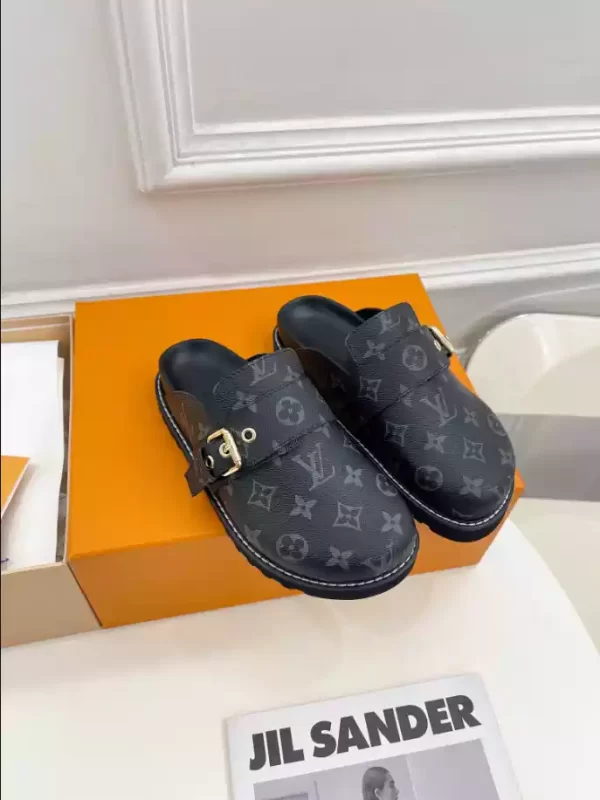 LV Cosy Flat Comfort Clogs - S34