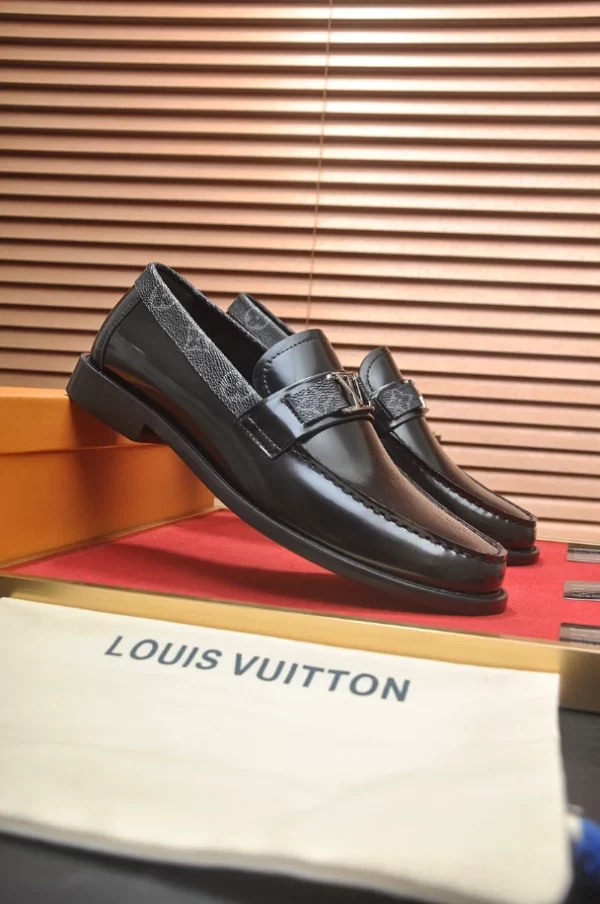 LV Major Loafer - RL61