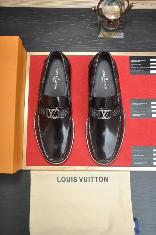 LV Major Loafer - RL61