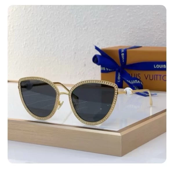 Louis Vuitton Sunglasses – LRS101