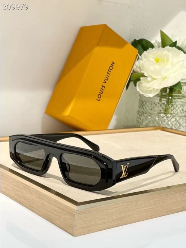 Louis Vuitton Sunglasses – LRS67