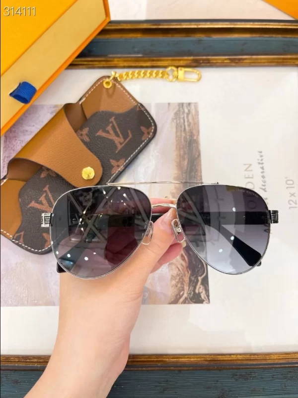 Louis Vuitton Sunglasses – LRS17