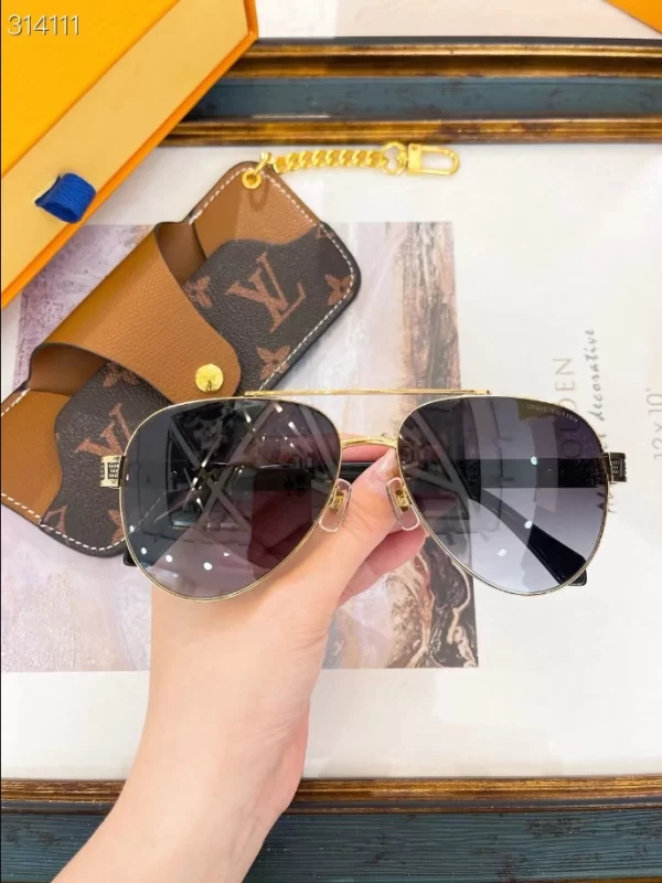 Louis Vuitton Sunglasses – LRS18