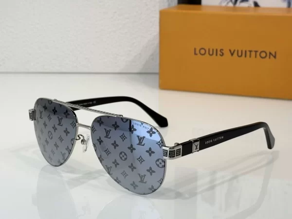 Louis Vuitton Sunglasses – LRS19