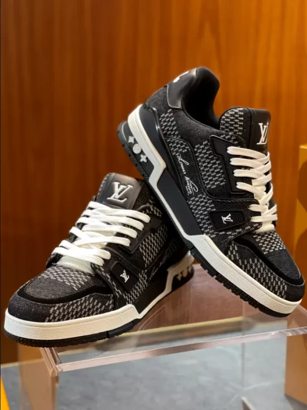 LV Trainer Sneaker - RLS81