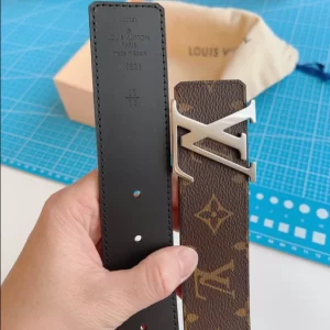 LV Initiales 40MM Reversible Belt - B006