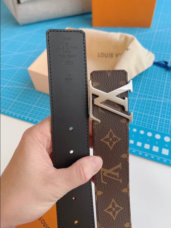 LV Initiales 40MM Reversible Belt - B006