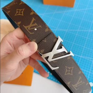 LV Initiales 40MM Reversible Belt - B006