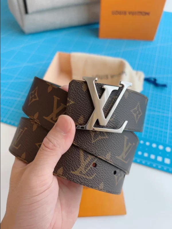 LV Initiales 40MM Reversible Belt - B006