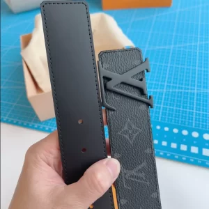 LV Initiales 40mm Matte Black Belt