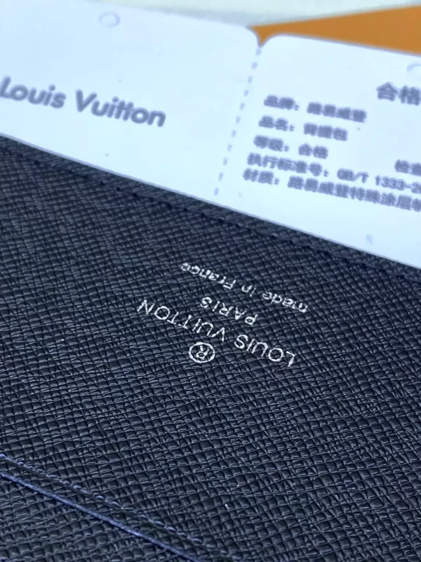 Louis Vuitton Amerigo Wallet - WL18