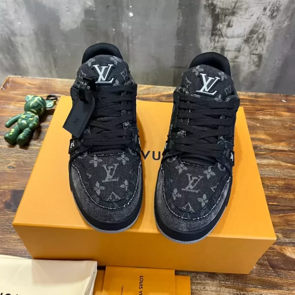 LV Trainer Sneaker - RLS29