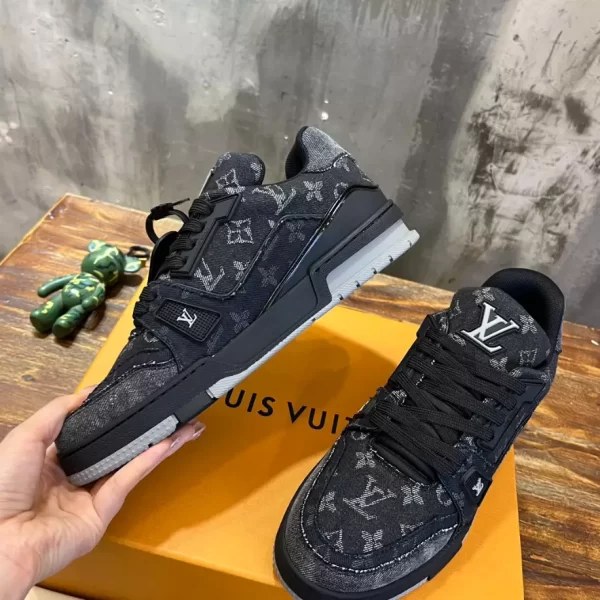 LV Trainer Sneaker - RLS29