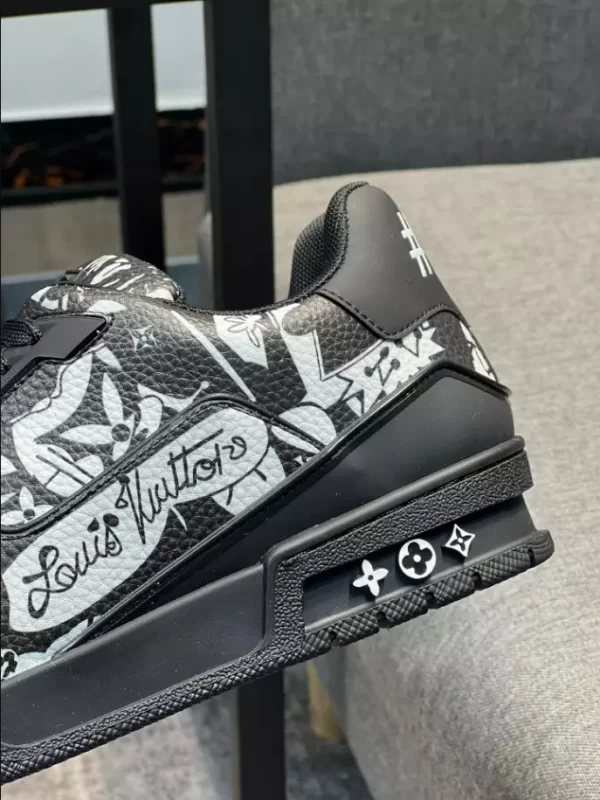 LV Trainer Sneaker - RLS32