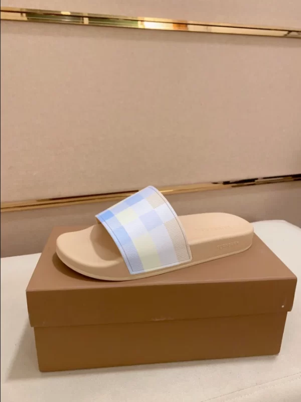 Burberry Check Slides - SB06