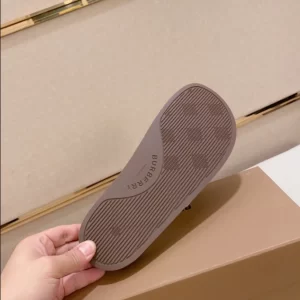 Burberry Check Slides - SB07