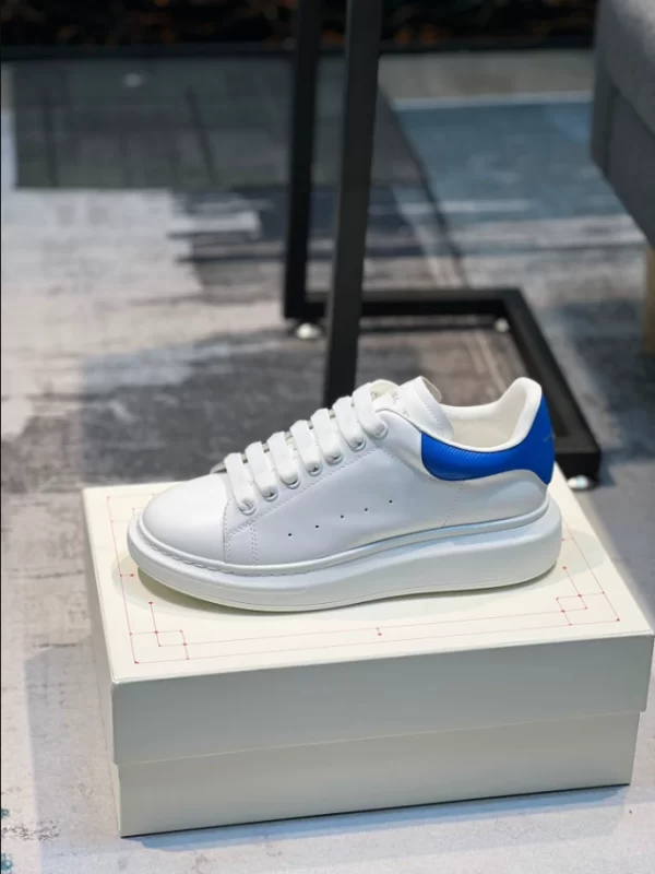 Alexander McQueen Oversized Sneaker - RAS25