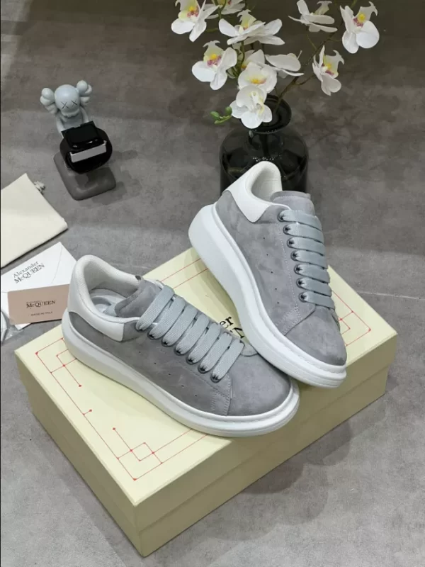 Alexander McQueen Oversized Sneaker - RAS31