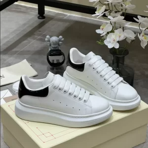 Alexander McQueen Oversized Sneaker - RAS36