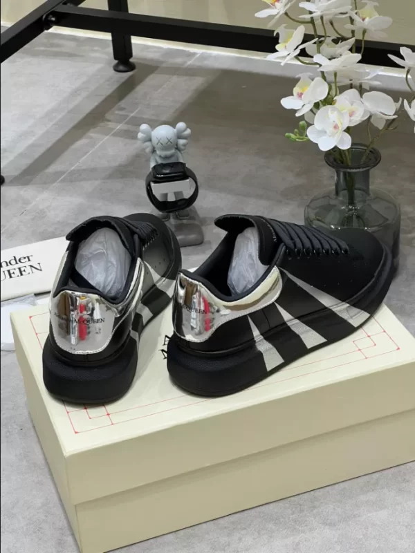 Alexander McQueen Oversized Sneaker - RAS46