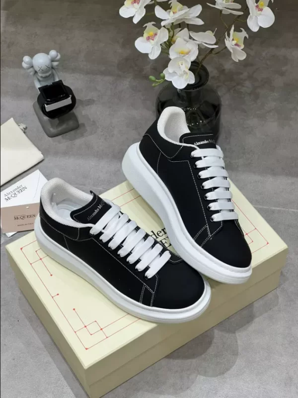 Alexander McQueen Oversized Sneaker - RAS48